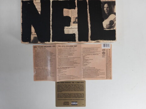 ニールヤング8枚組CD NEIL YOUNG ARCHIVES VOL.1 1963-1972 ポスター付