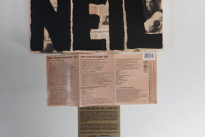 ニールヤング8枚組CD NEIL YOUNG ARCHIVES VOL.1 1963-1972 ポスター付